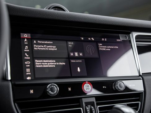 Certified 2026 Porsche Macan AWD/4WD image 30