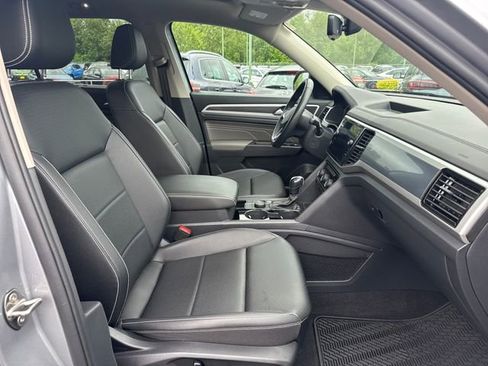 Used 2023 Volkswagen Atlas SEL R-Line AWD/4WD image 9