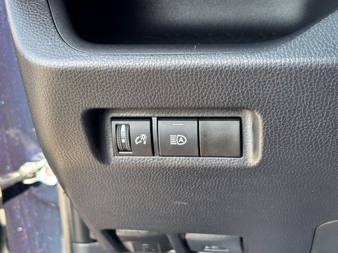 Used 2025 Toyota RAV4 XLE AWD/4WD image 32