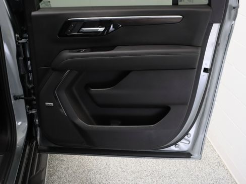 Used 2025 Chevrolet Suburban LT w/ Comfort Package RWD image 38