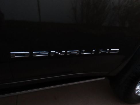 Used 2022 GMC Sierra 2500 Denali w/ Denali Ultimate Package image 9