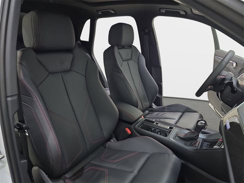 Certified 2025 Audi Q3 2.0T Premium Plus w/ Premium Plus Package image 12