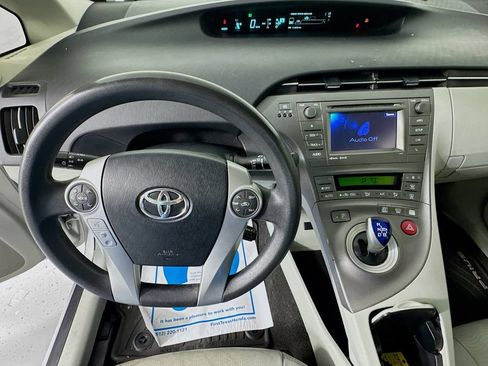 Used 2014 Toyota Prius Three FWD image 11