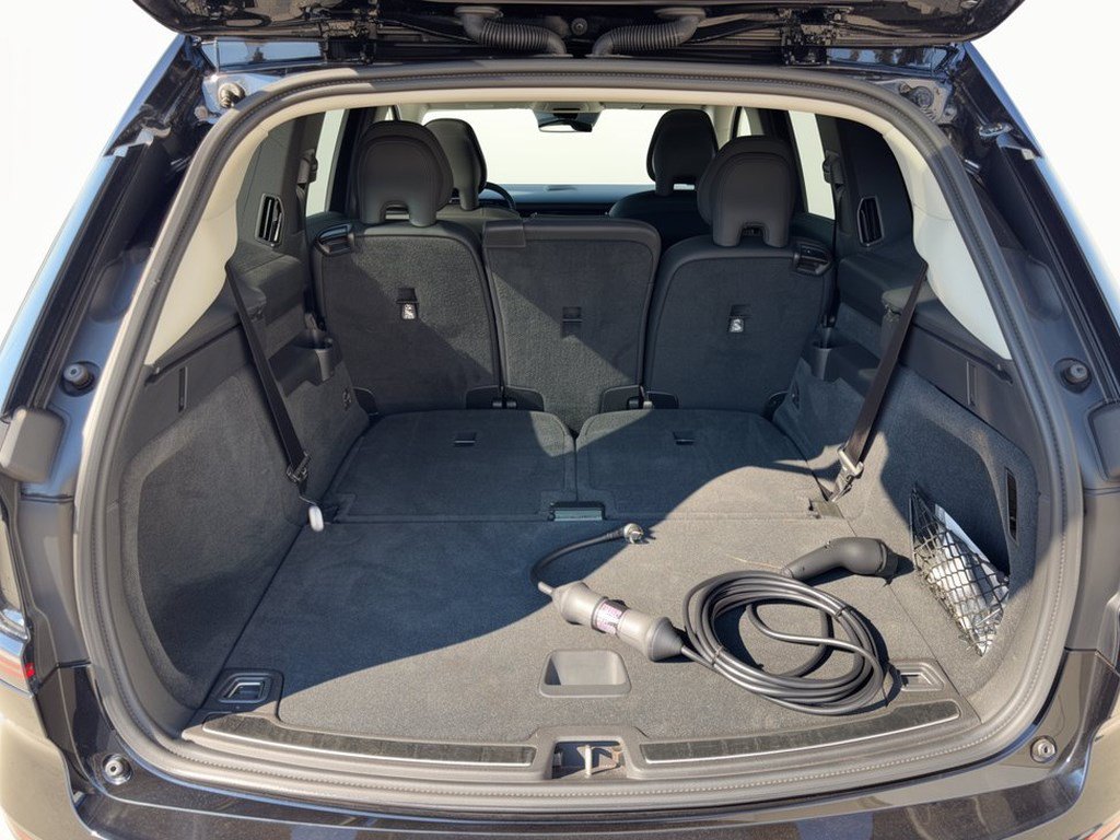 Certified 2025 Volvo EX90 Ultra AWD/4WD image 28
