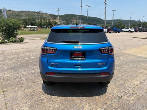 Used 2024 Jeep Compass Latitude w/ Convenience Group AWD/4WD image 7
