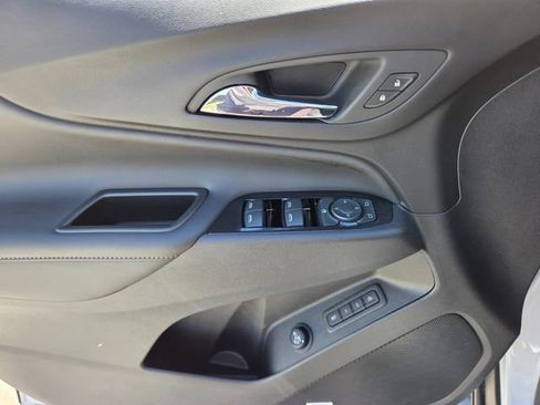 Used 2024 Chevrolet Equinox Premier FWD image 17