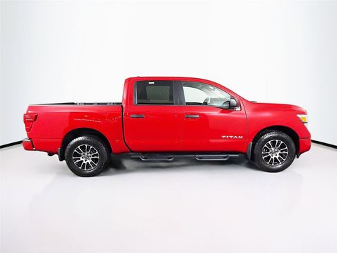 Used 2024 Nissan Titan SV image 8