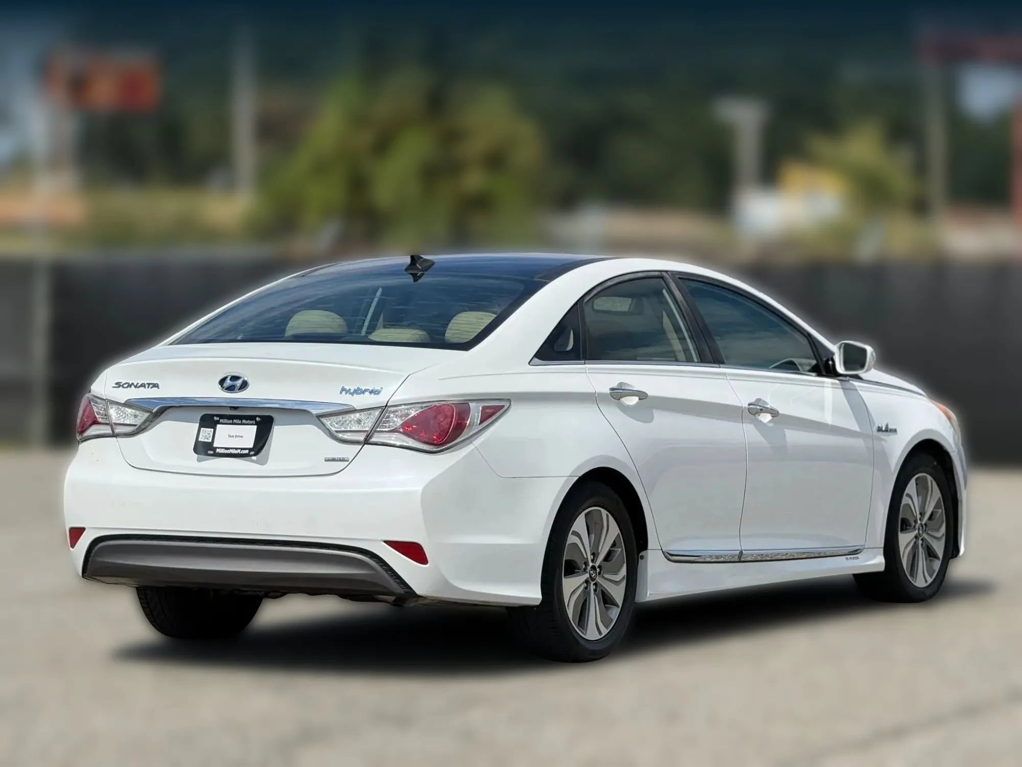 Used 2015 Hyundai Sonata Limited w/ Option Group 02 FWD image 9