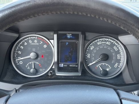 Used 2023 Toyota Tacoma TRD Sport AWD/4WD image 32