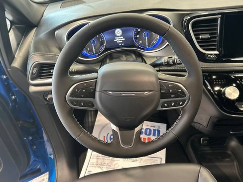 New 2027 Chrysler Pacifica Select AWD/4WD image 21