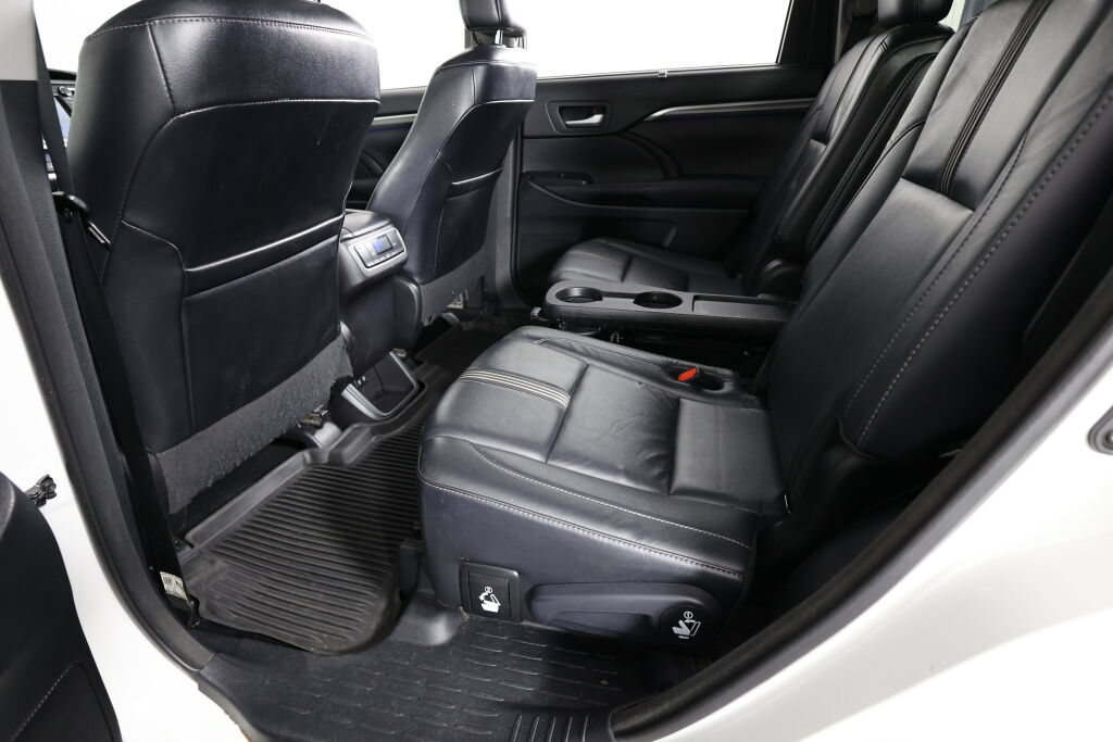 Used 2017 Toyota Highlander SE AWD/4WD image 18