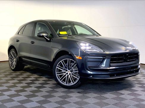 Certified 2026 Porsche Macan AWD/4WD image 9