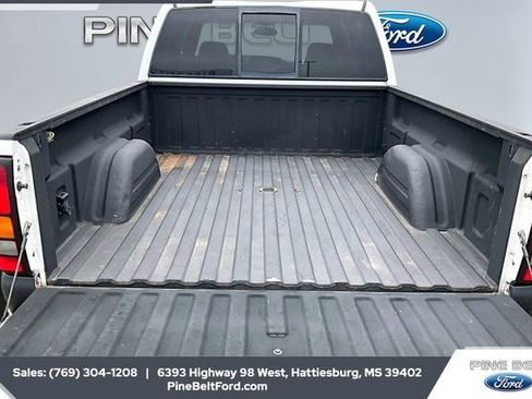 Used 2005 GMC Sierra 2500 SLT w/ Heavy-Duty Power Package image 12