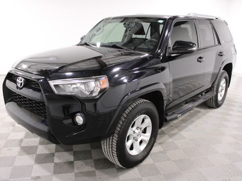 Used 2017 Toyota 4Runner SR5 image 30