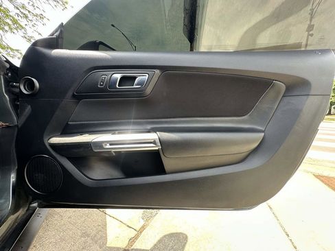 Used 2016 Ford Mustang Coupe RWD image 25
