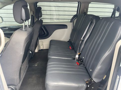Used 2019 Dodge Grand Caravan SE image 9