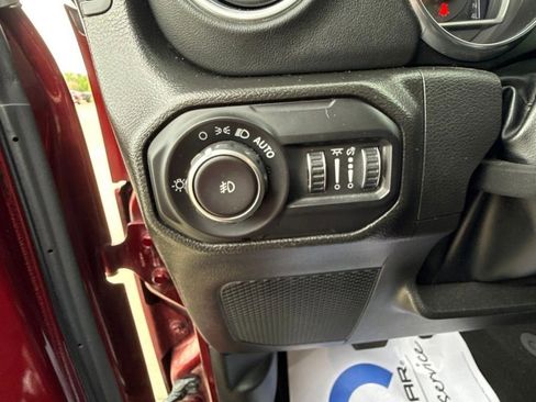 Used 2022 Jeep Wrangler Unlimited Sahara w/ Cold Weather Group AWD/4WD image 13