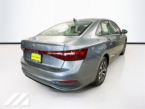 Used 2025 Volkswagen Jetta S image 5