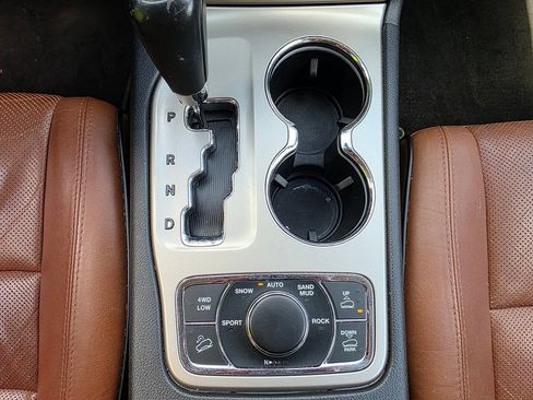Used 2013 Jeep Grand Cherokee Overland AWD/4WD image 25