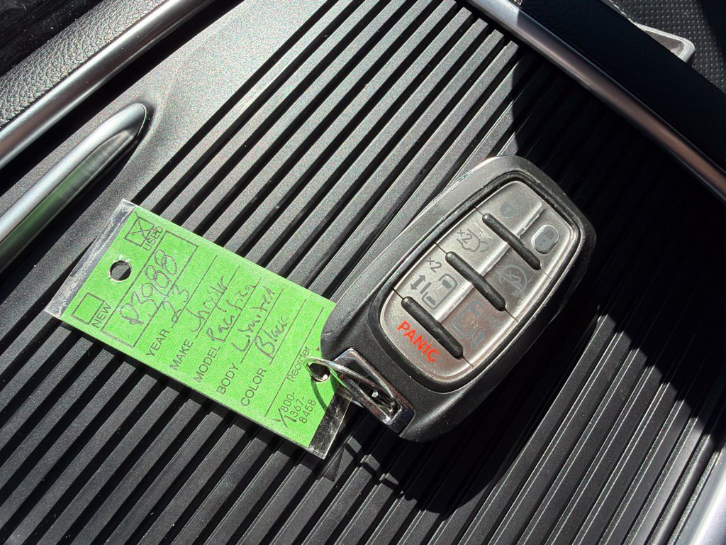 Used 2023 Chrysler Pacifica Limited FWD image 39