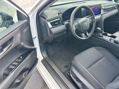 Used 2025 Toyota Camry LE w/ Convenience Package FWD image 9
