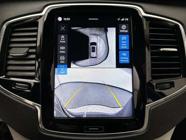 Certified 2025 Volvo XC90 B6 Plus w/ Protection Package Premier AWD/4WD image 17