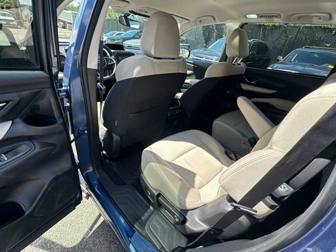 Used 2022 Subaru Ascent Premium w/ Convenience Package AWD/4WD image 22