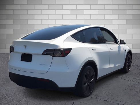 Used 2024 Tesla Model Y Long Range image 4