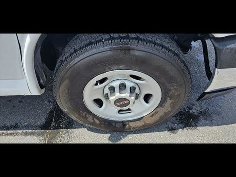 Used 2023 GMC Savana 2500 w/ Driver Convenience Package image 9