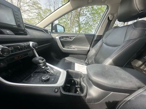Used 2022 Toyota RAV4 XLE w/ Convenience Package image 26