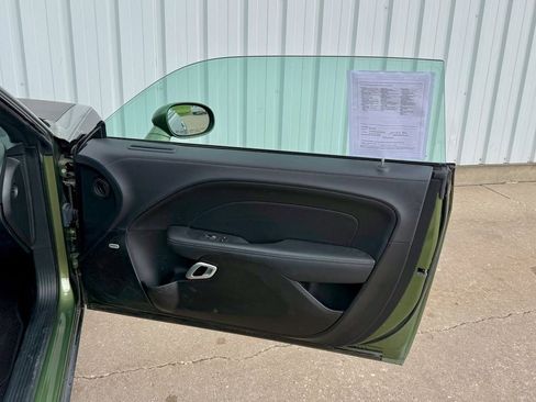 Used 2022 Dodge Challenger R/T w/ T/A Package image 18