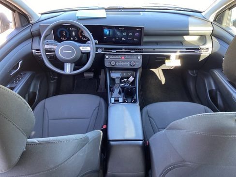 Used 2025 Hyundai Tucson SE FWD image 32