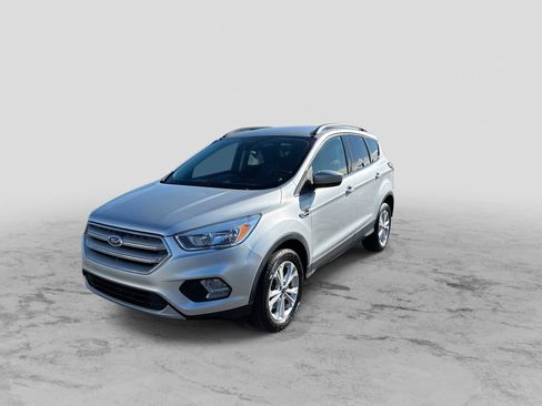 Used 2018 Ford Escape SE w/ Ford Safe & Smart Package image 4