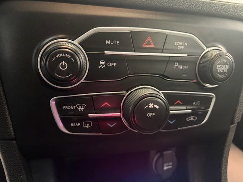 Used 2021 Dodge Charger SXT w/ Blacktop Package image 21