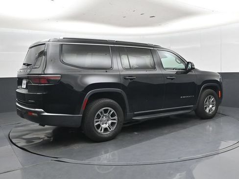 Used 2022 Jeep Wagoneer Series I AWD/4WD image 4