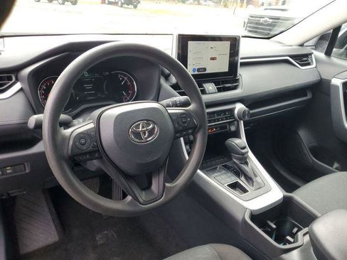 Used 2024 Toyota RAV4 XLE AWD/4WD image 7