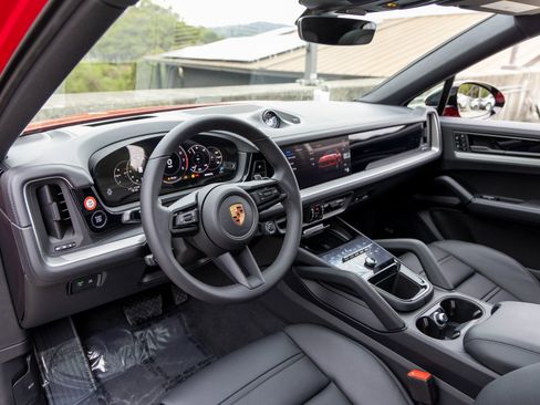 New 2026 Porsche Cayenne Coupe image 4