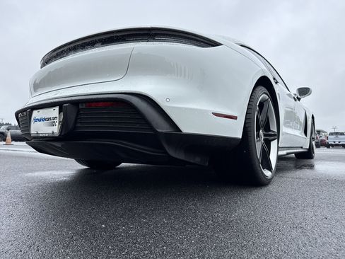 Used 2022 Porsche Taycan RWD image 10