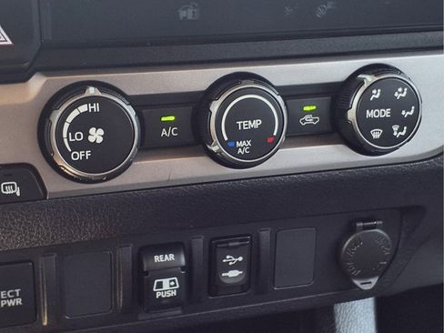 Certified 2019 Toyota Tacoma SR5 AWD/4WD image 15