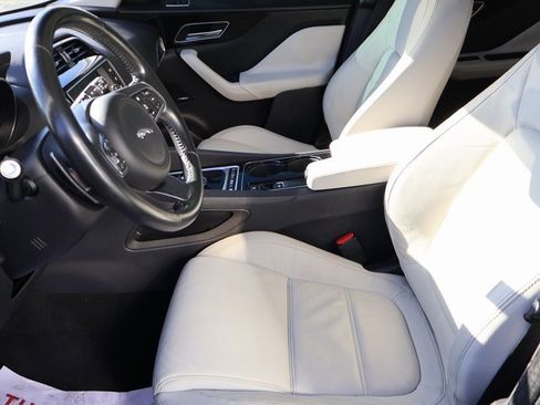 Used 2017 Jaguar F-PACE Prestige image 38