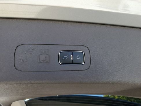 Used 2023 Lincoln Aviator 2WD w/ Premium Package image 7