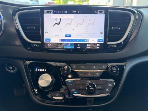 New 2026 Chrysler Voyager LX FWD image 18