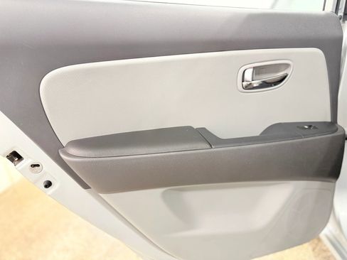 Used 2010 Hyundai Elantra GLS image 33