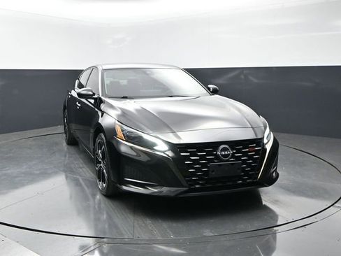 Used 2023 Nissan Altima 2.5 SR w/ SR Premium Package AWD/4WD image 5