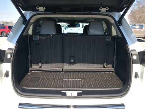 Used 2021 Toyota Highlander Platinum image 11
