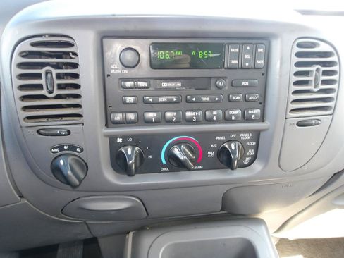 Used 2000 Ford Expedition XLT AWD/4WD image 18