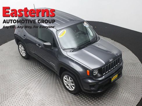 Used 2023 Jeep Renegade Latitude image 3