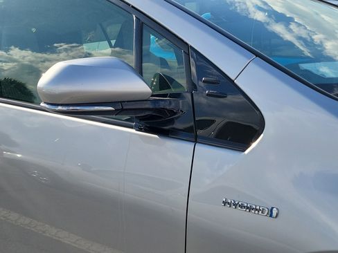 Used 2018 Toyota Prius Three image 5