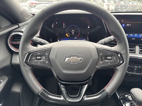 Used 2025 Chevrolet Trax RS w/ Driver Confidence Package FWD image 16