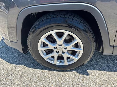 Used 2016 Jeep Cherokee Latitude w/ Comfort/Convenience Group AWD/4WD image 33